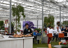 Ook werd het keurig verzorgd met soep, broodjes, ragout en zalmwraps.